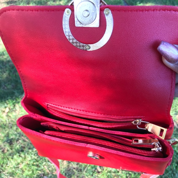 😁 Zuri Vegan Shoulder Purse - Picture 4 of 5